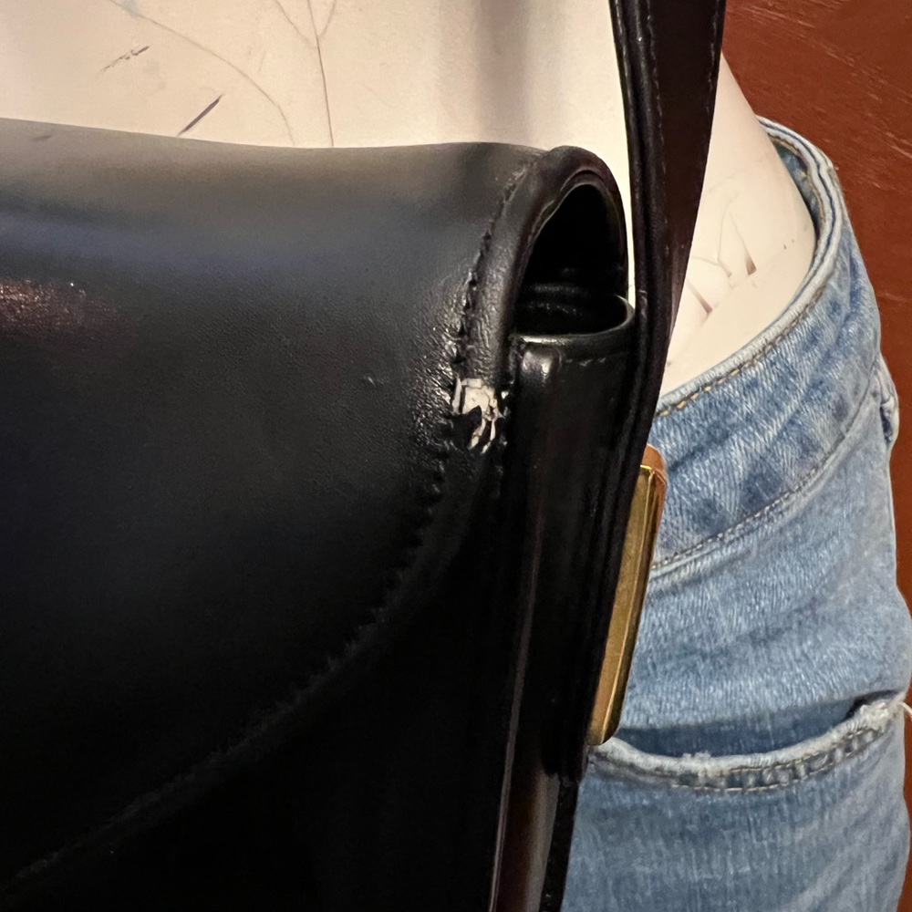 Vintage Gucci black crossbody with gold details